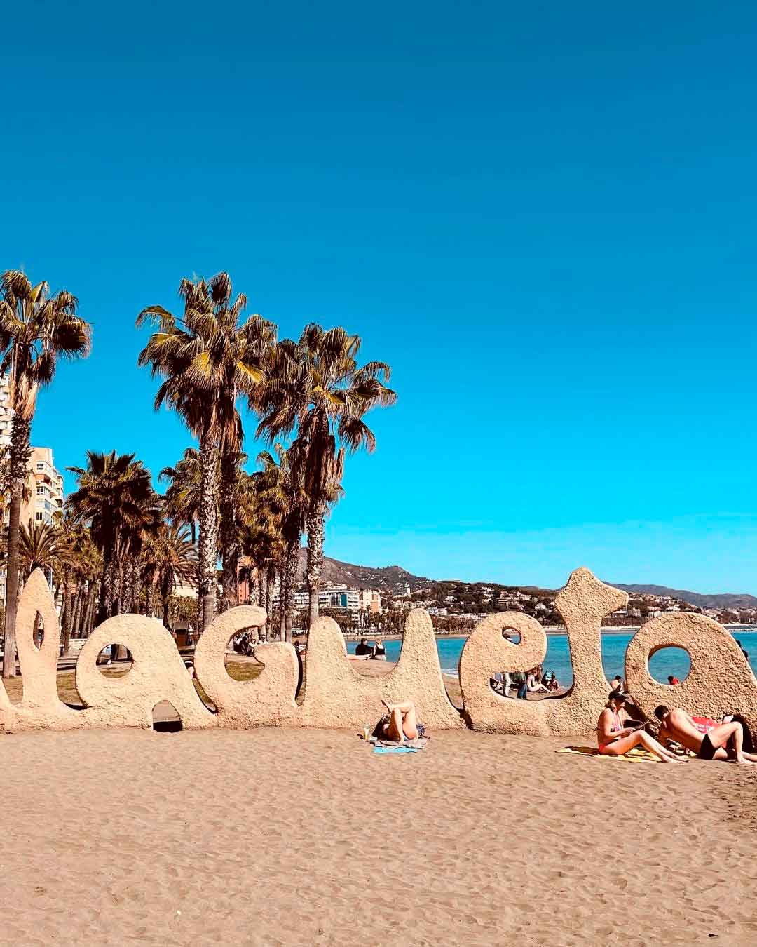 Donde dormir en Malaga con niños: zona playa de La Malagueta